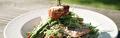 Diner van het petit restaurant op een wit bord